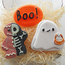 Load image into Gallery viewer, Halloween Bath Bomb Gift Set
